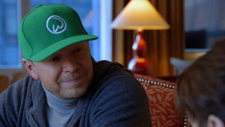 Wahlburgers - S10E11