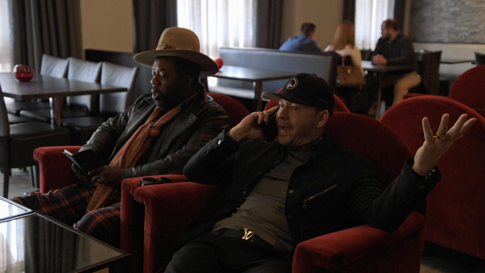 Wahlburgers - S10E11