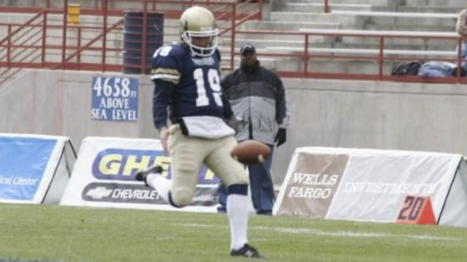 Murder Under the Friday Night Lights - S4E9