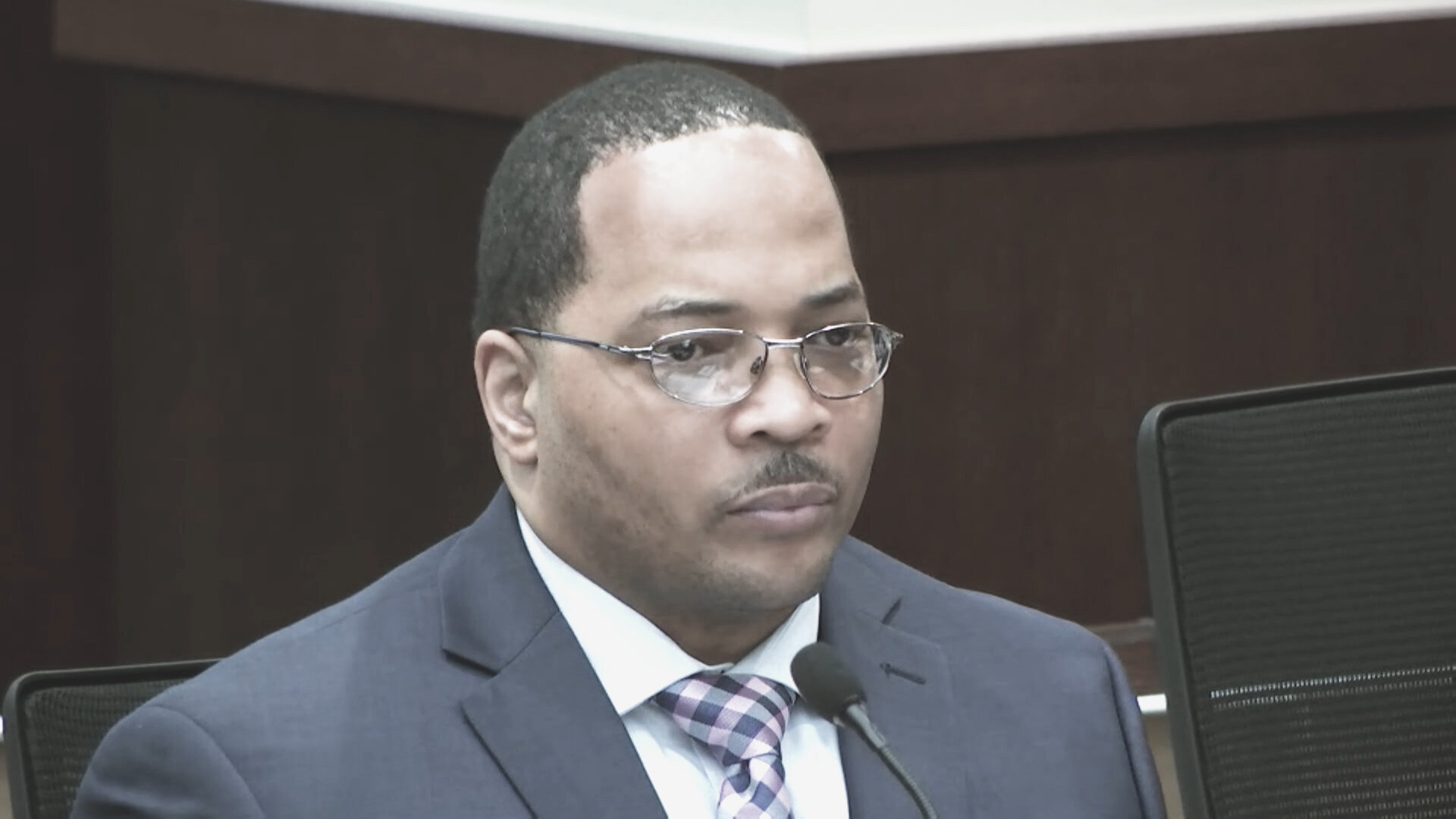 Taking the Stand - S4E11