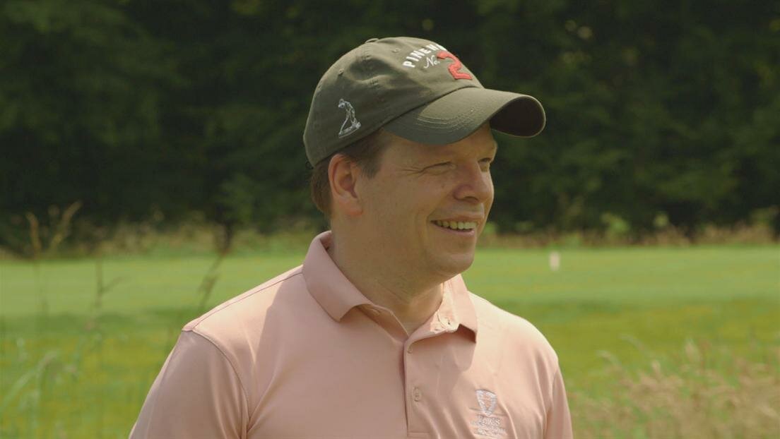 Wahlburgers - S10E11