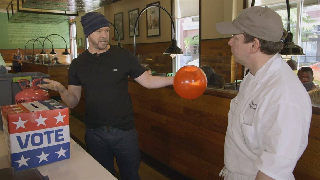 Wahlburgers - S10E11
