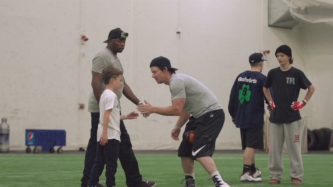 Wahlburgers - S10E11