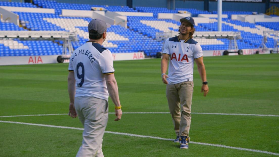 Wahlburgers - S10E11