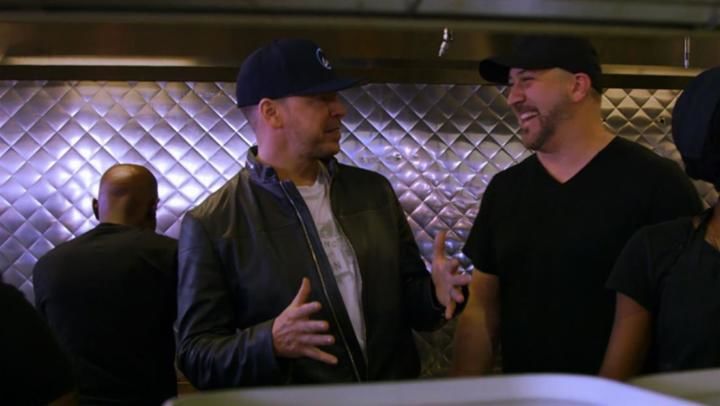 Wahlburgers - S10E11