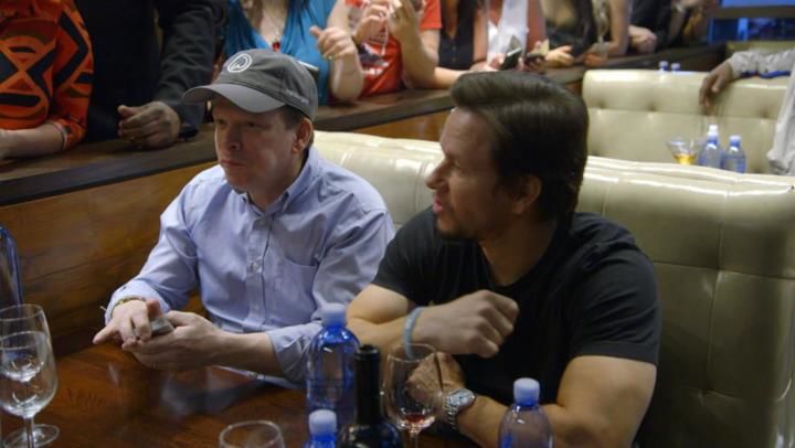 Wahlburgers - S10E11