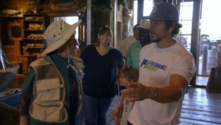 Wahlburgers - S10E11