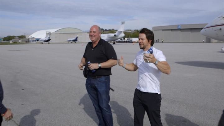 Wahlburgers - S10E11