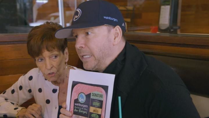 Wahlburgers - S10E11