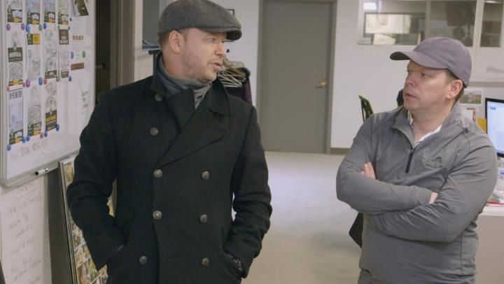 Wahlburgers - S10E11